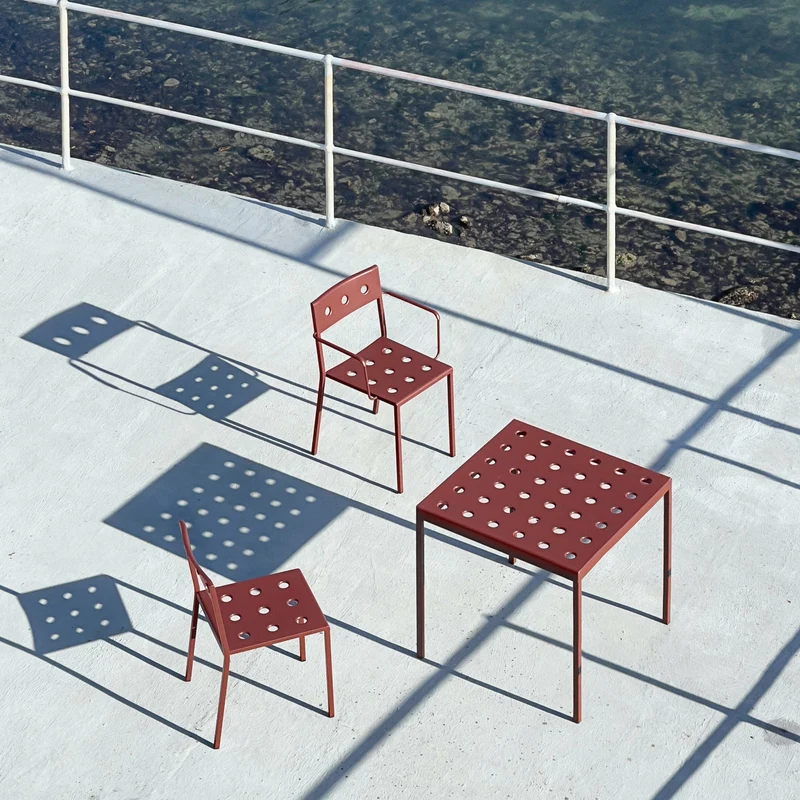 Chaise de jardin avec accoudoirs en acier rouge Balcony - HAY