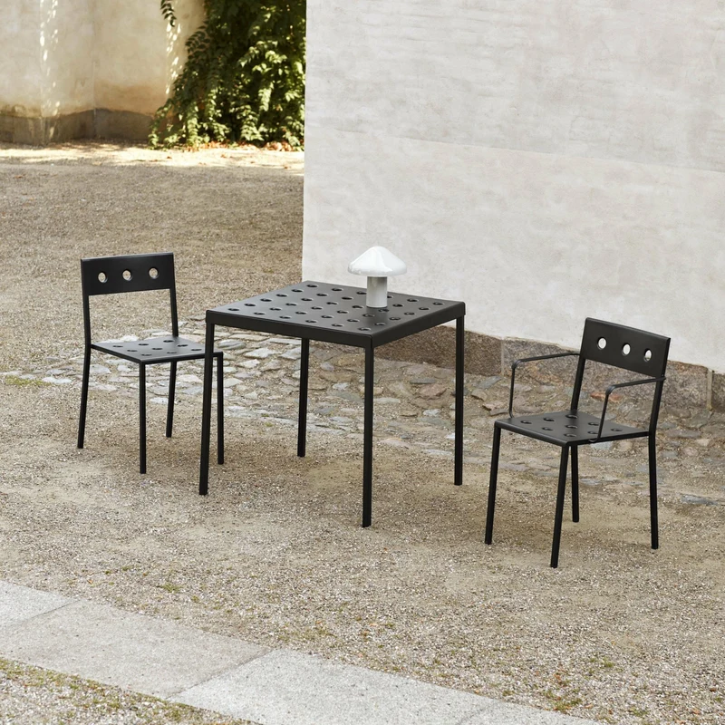 Chaise de jardin avec accoudoirs en acier rouge Balcony - HAY