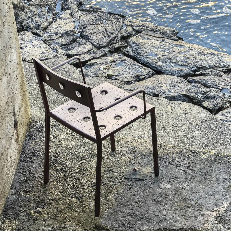 Chaise de jardin avec accoudoirs en acier rouge Balcony - HAY