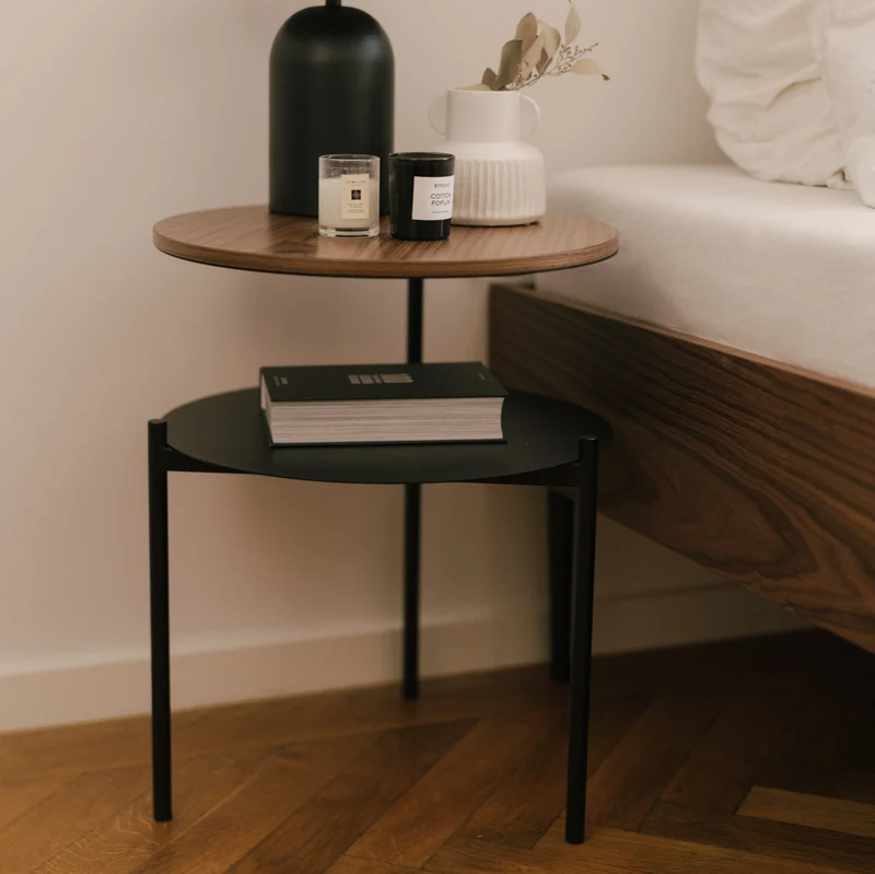 Table de chevet en noyer plaqué et acier noire - noo.ma