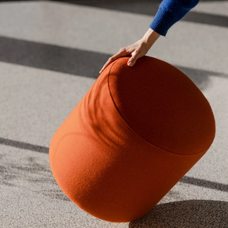 Pouf en laine terracotta 40 cm Folk - noo.ma