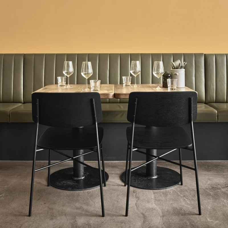 Chaise en chêne et métal noire Paragon - HANDVÄRK