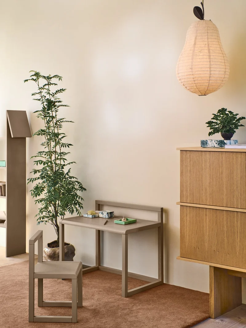 Chaise pour enfant en bois de frêne beige Little Architect - Ferm Living