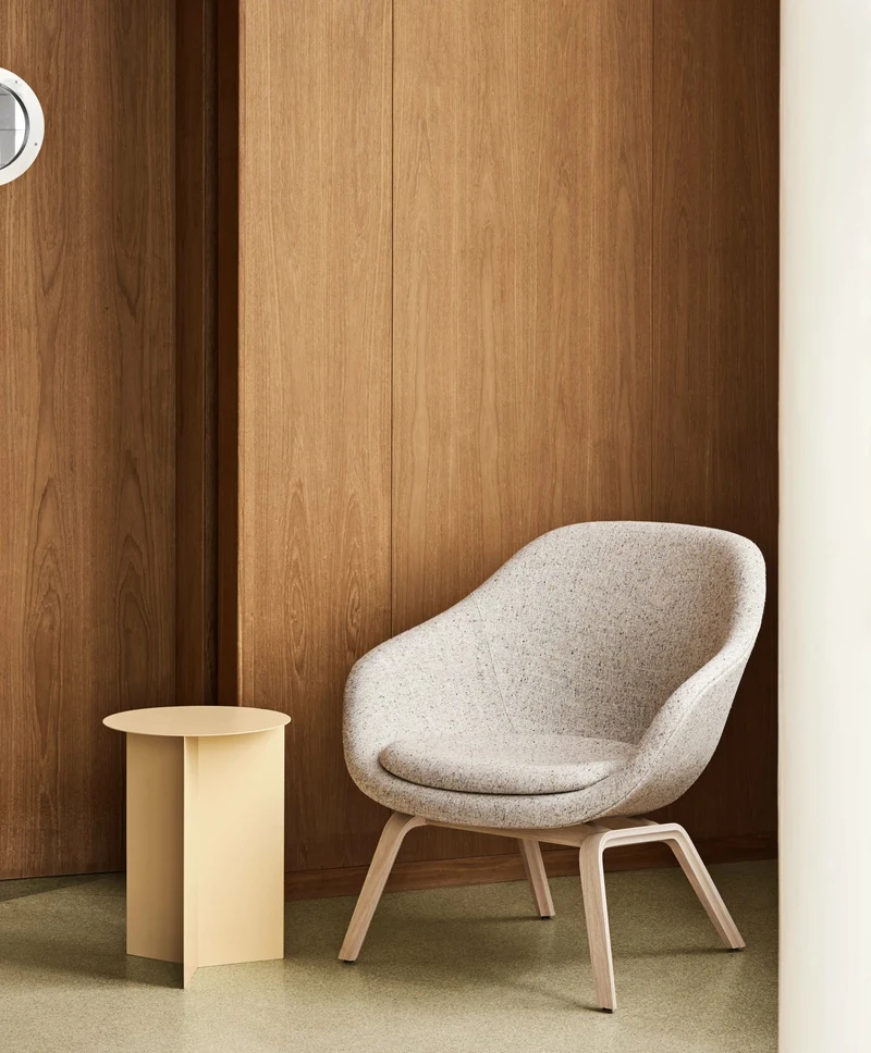 Table d'appoint en acier jaune Slit - HAY