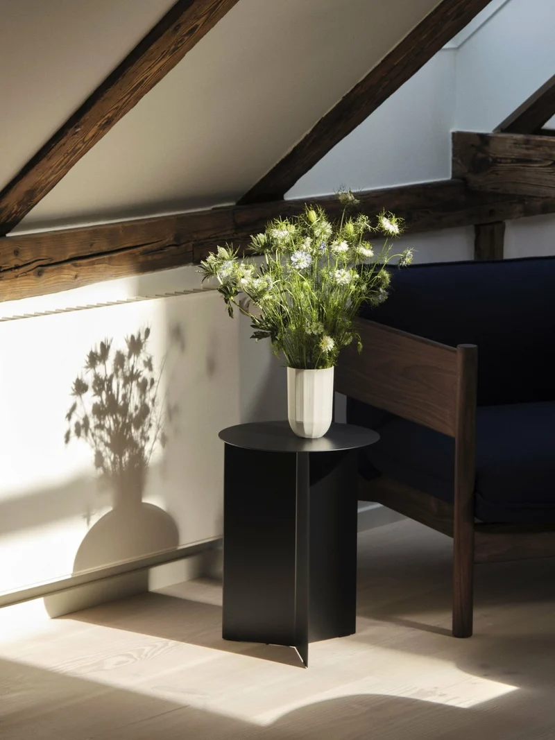 Table d'appoint en acier noire Slit - HAY