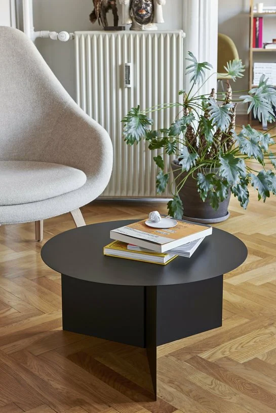 Table basse ronde en acier noire XL Slit - HAY