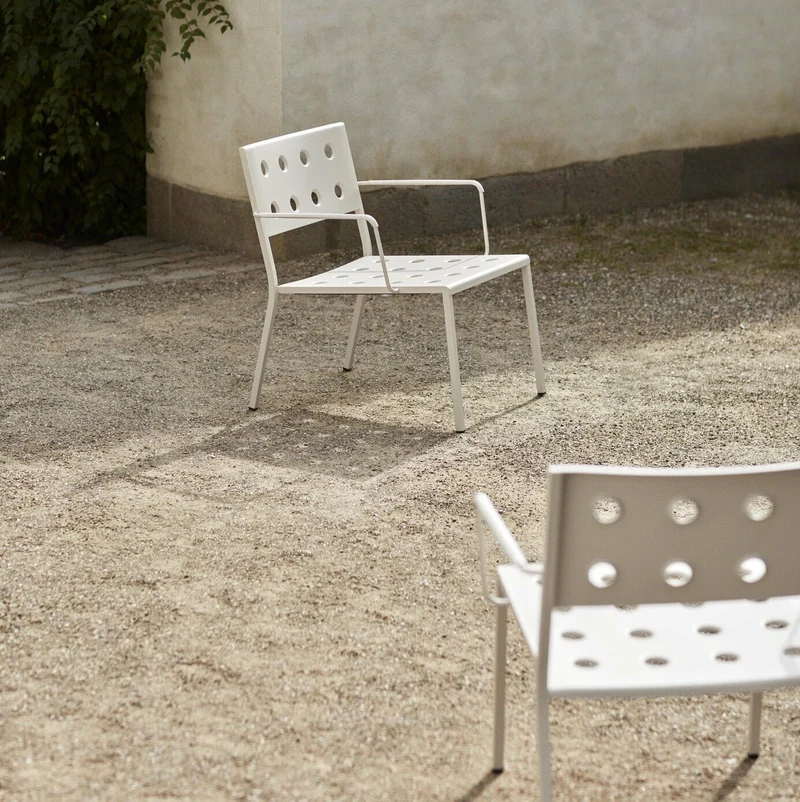 Chaise lounge de jardin avec accourdoirs en acier anthracite Balcony - HAY