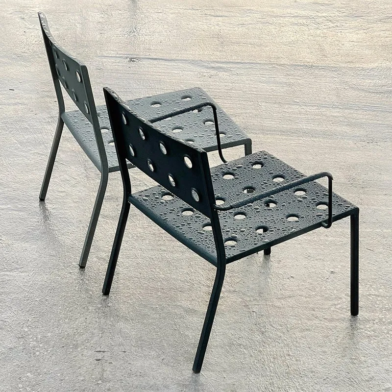 Chaise lounge de jardin avec accourdoirs en acier anthracite Balcony - HAY