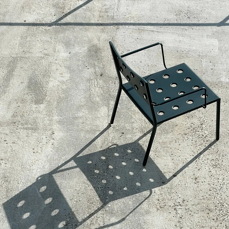Chaise lounge de jardin avec accourdoirs en acier anthracite Balcony - HAY