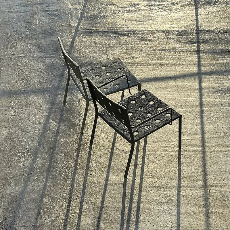 Chaise lounge de jardin avec accourdoirs en acier rouge Balcony - HAY