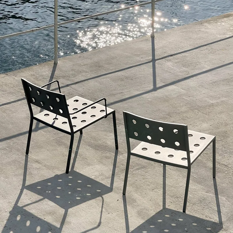 Chaise lounge de jardin avec accourdoirs en acier rouge Balcony - HAY