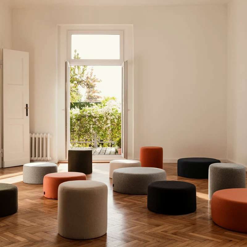 Pouf en laine terracotta 25 cm Folk - noo.ma