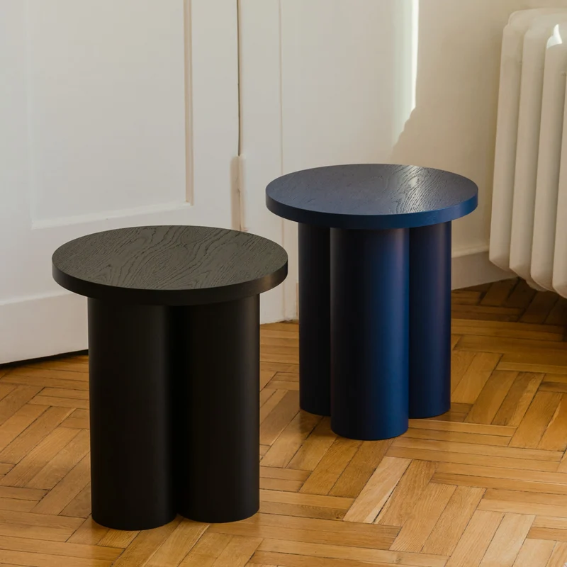 Tabouret en placage de chêne et tôle d'acier noir Oly - noo.ma