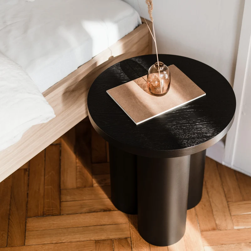 Tabouret en placage de chêne et tôle d'acier noir Oly - noo.ma