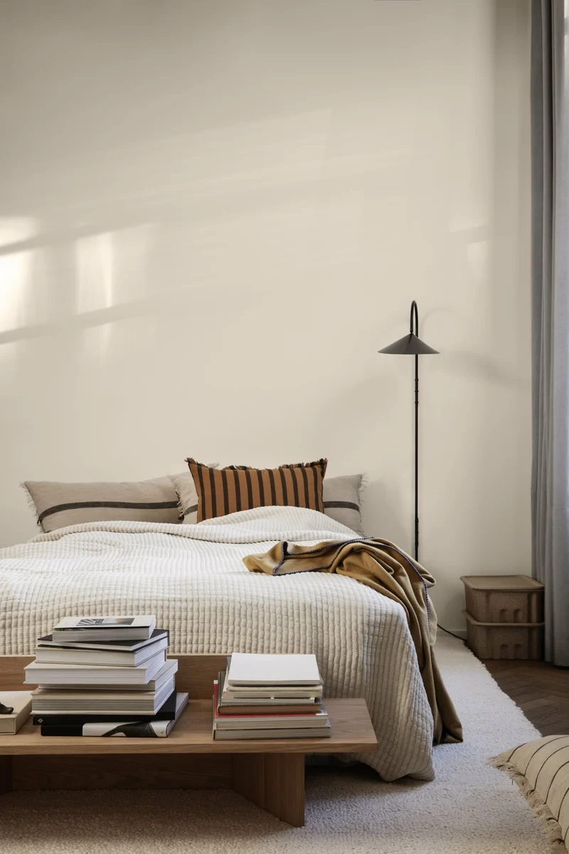 Banc oblique en chêne massif - Ferm Living