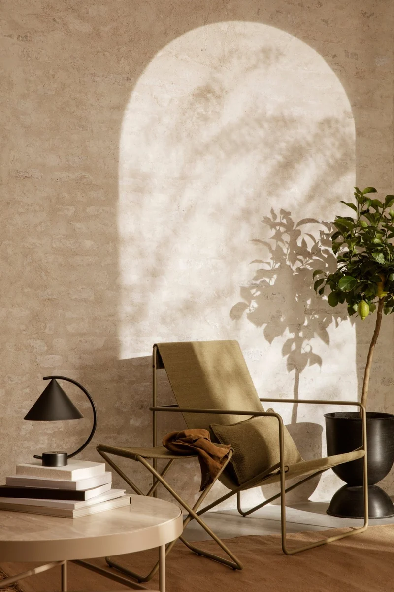 Fauteuil de jardin en tissu vert olive Desert - Ferm Living