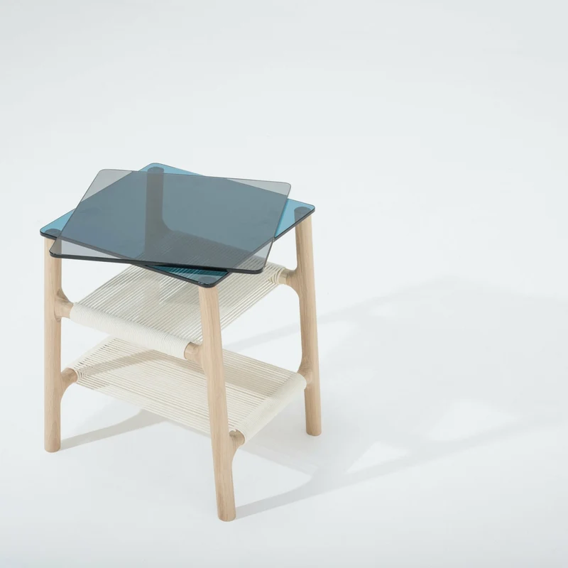 Table d'appoint en chêne blanchi huilé et verre trempé gris Fawn - Gazzda