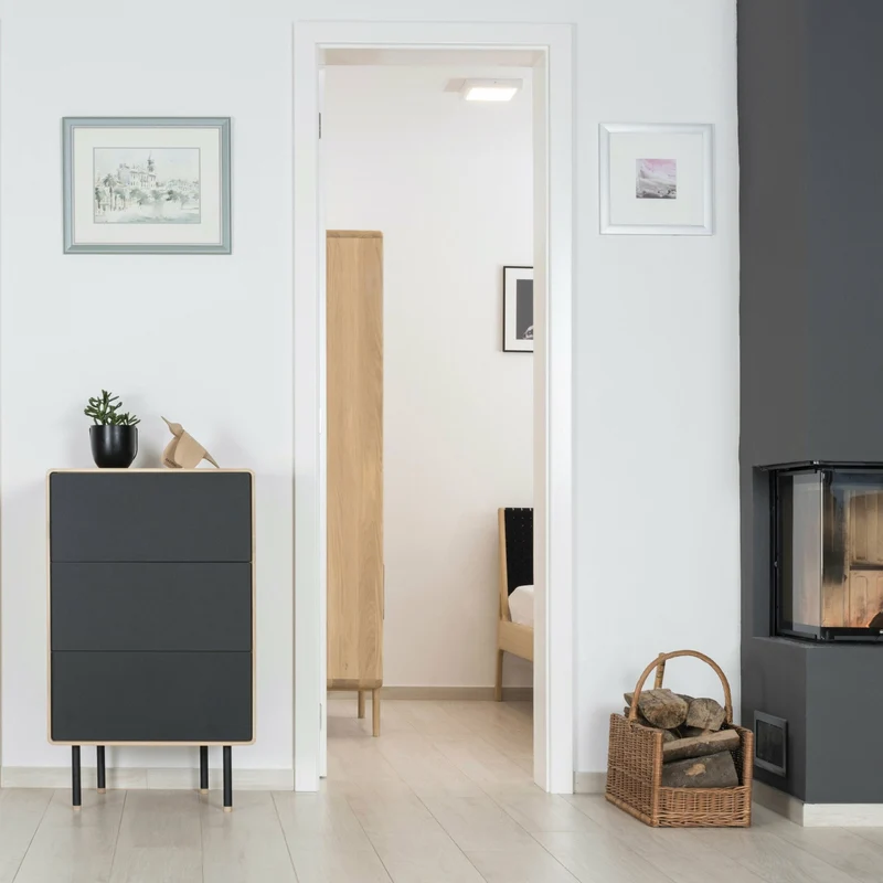 Chiffonnier de 3 tiroirs en chêne blanchi huilé et linoléum noir Fina - Gazzda