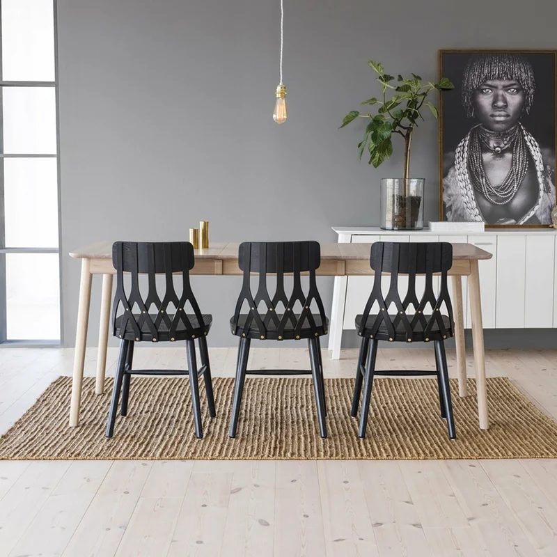 Chaise en frêne noir Y5 - Hans K