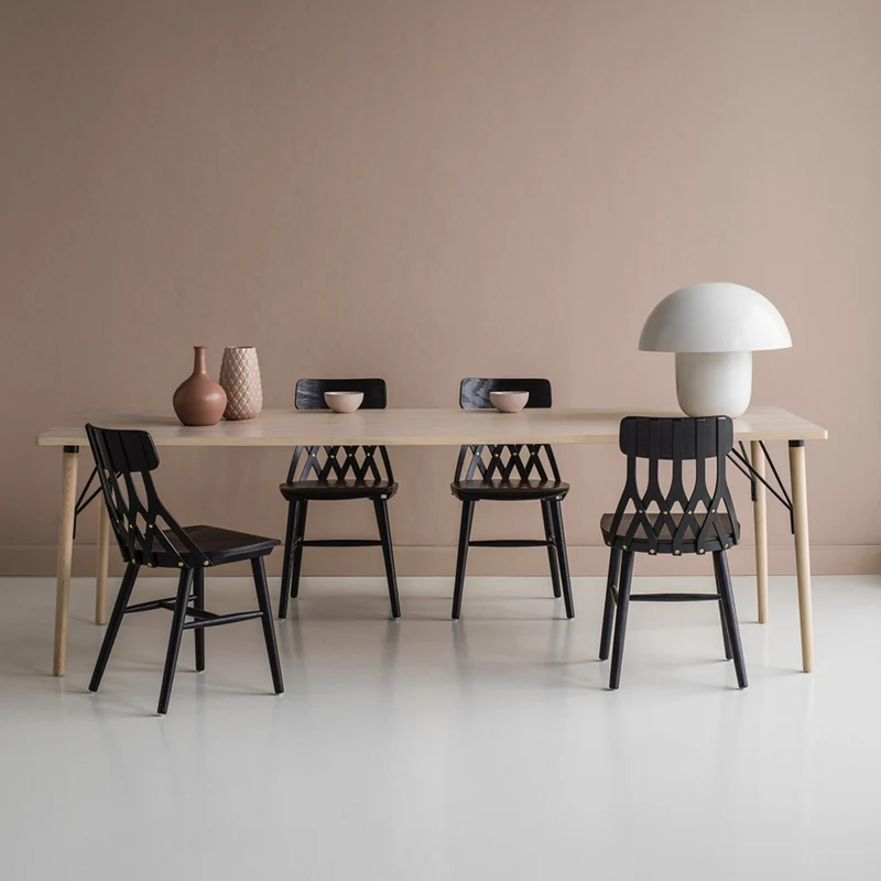 Chaise en frêne noir Y5 - Hans K