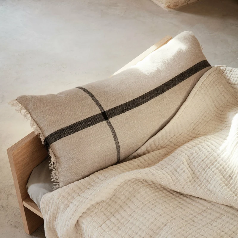 Coussin rectangulaire en lin et coton camel 90 x 40 cm Calm - Ferm Living