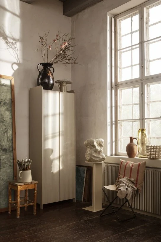 Armoire haute en bois cashmire 70x40x200cm Sill - Ferm Living
