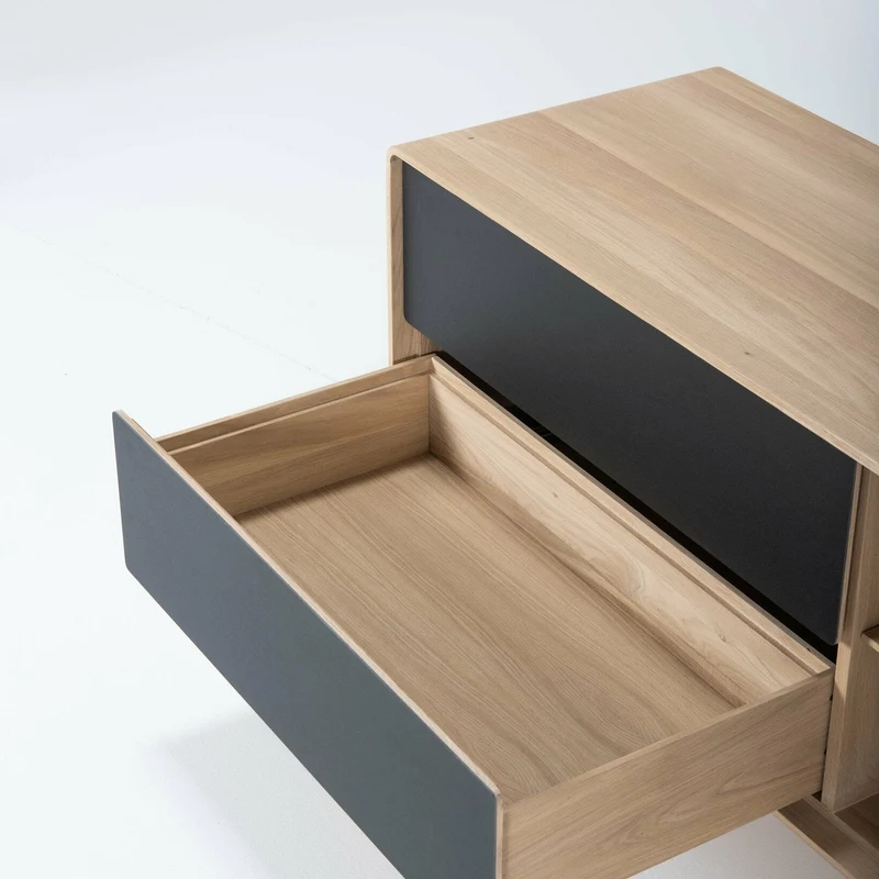Buffet bas en chêne blanchi huilé et tiroirs en linoléum noirs 45 x 150 cm Fina - Gazzda