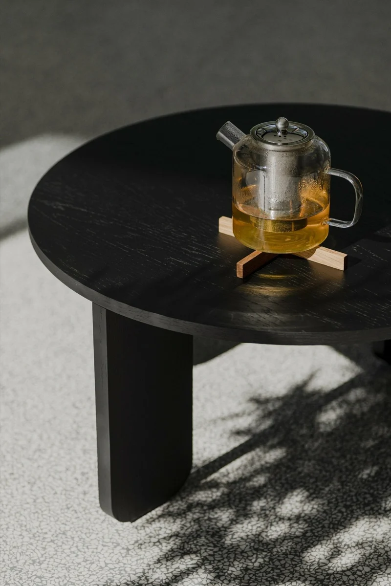 Table basse en chêne noir S Kuvu - noo.ma