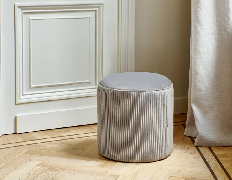 Pouf en velours gris Mucha - Pomax