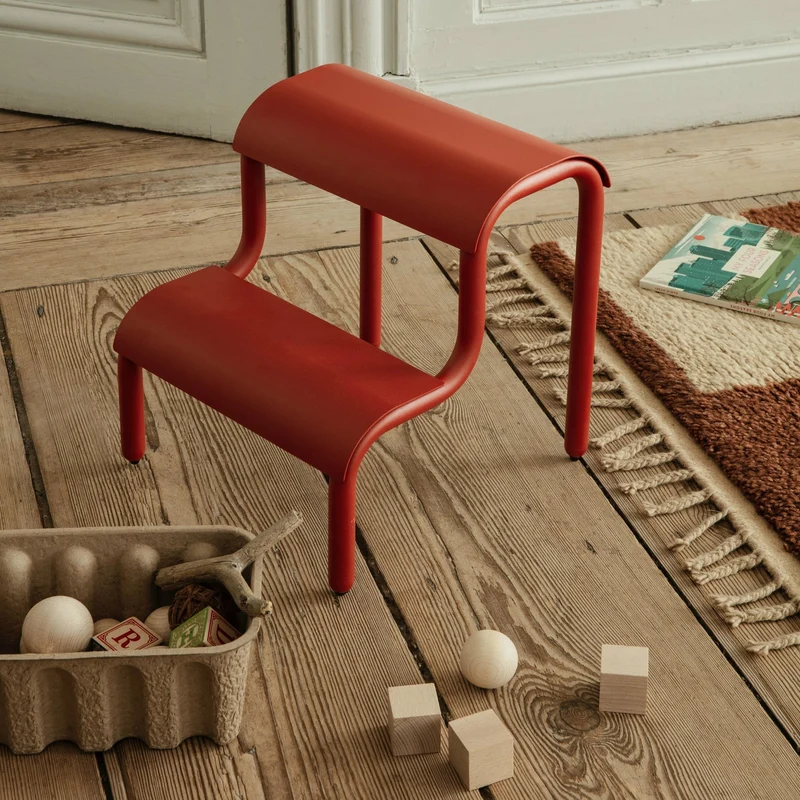 Tabouret en fer rouge coquelicot 34 x 36,2 x 35,7 cm Up Step - Ferm Living