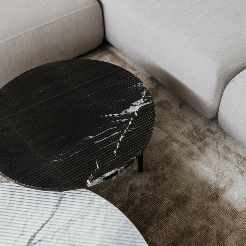 Table basse ronde en marbre noir rainuré 70cm Gruff - Un’common