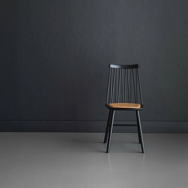 Chaise en frêne noir ZigZag - Hans K