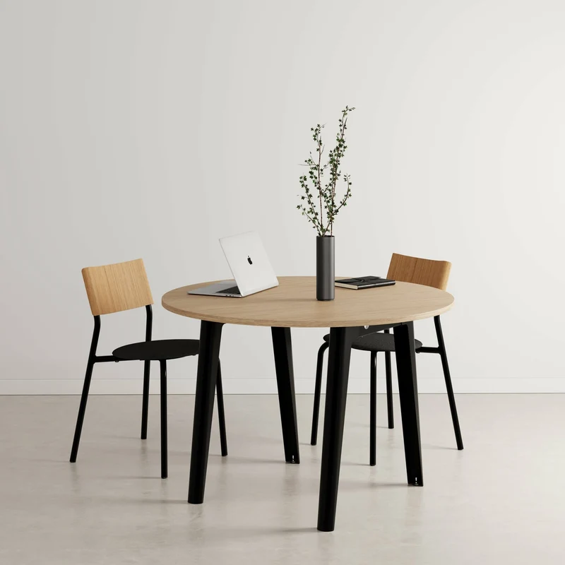 Table ronde en chêne éco-certifié D110 x 75 cm piètements noirs New Modern - Tiptoe