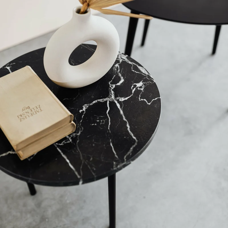 Table basse en marbre noir Marquina brossé S Gruff - Un’common