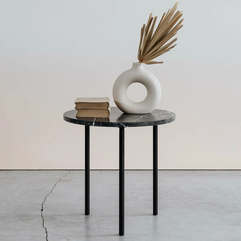 Table basse en marbre noir Marquina brossé S Gruff - Un’common