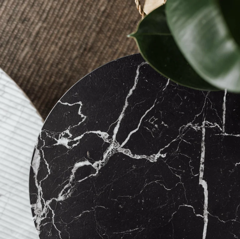Table basse en marbre noir Marquina brossé S Gruff - Un’common
