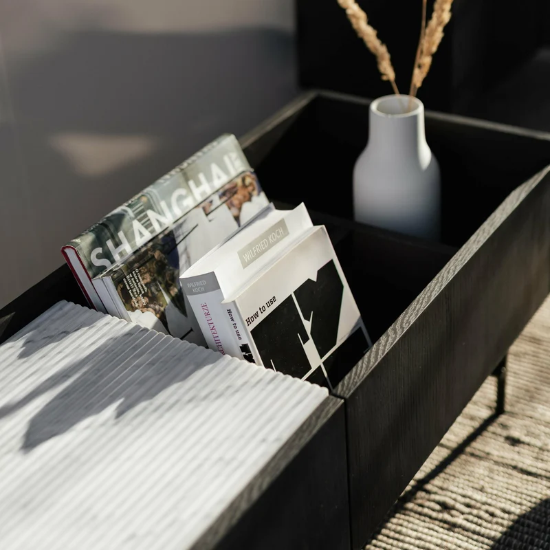 Buffet bas en chêne graphite et marbre blanc broyé Forst - Un’common