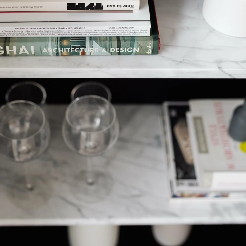 Cabinet en chêne graphite et marbre Forst - Un’common