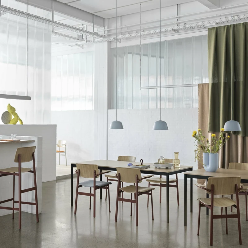Chaise noire et brun foncé Loft - Muuto