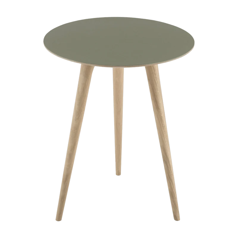 Table d'appoint ronde en chêne et plateau en linoléum olive foncé 45 cm Arp - Gazzda
