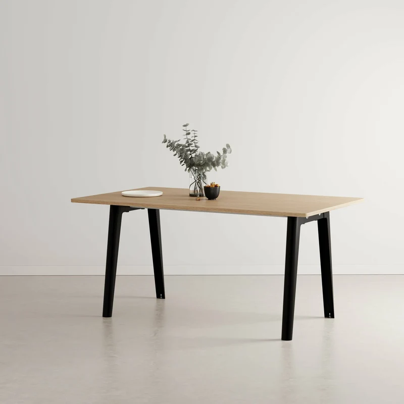 Table à manger en chêne éco-certifié 160 x 95 cm piètements noirs New Modern - Tiptoe