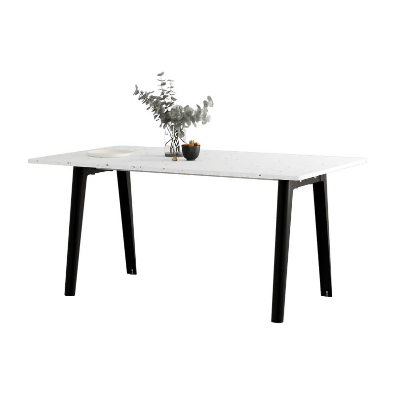 Table à manger en plastique recyclé blanc 160 x 95 cm piètements noirs New Modern - Tiptoe