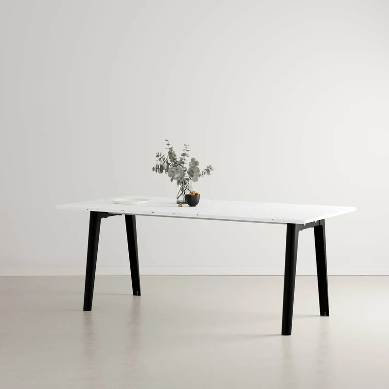 Table à manger en plastique recyclé blanc 190 x 95 cm piètements noirs New Modern - Tiptoe