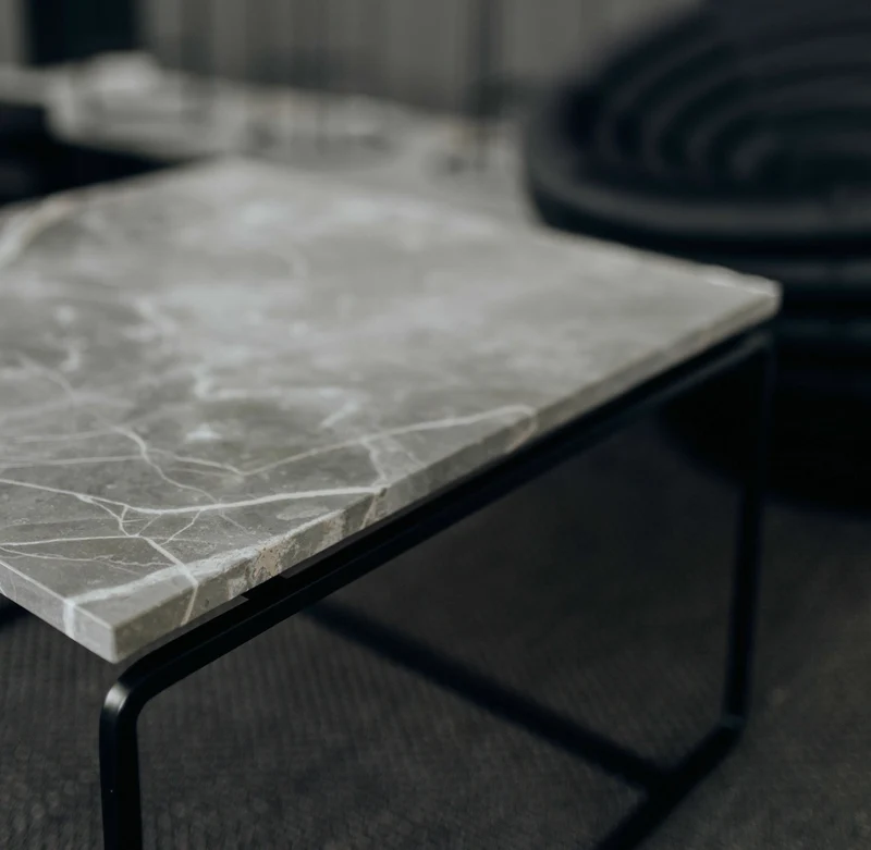 Table basse en marbre gris Form-A - Un’common
