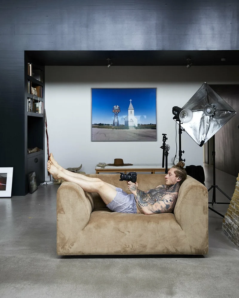Fauteuil en velours côtelé marron Vint - Hkliving