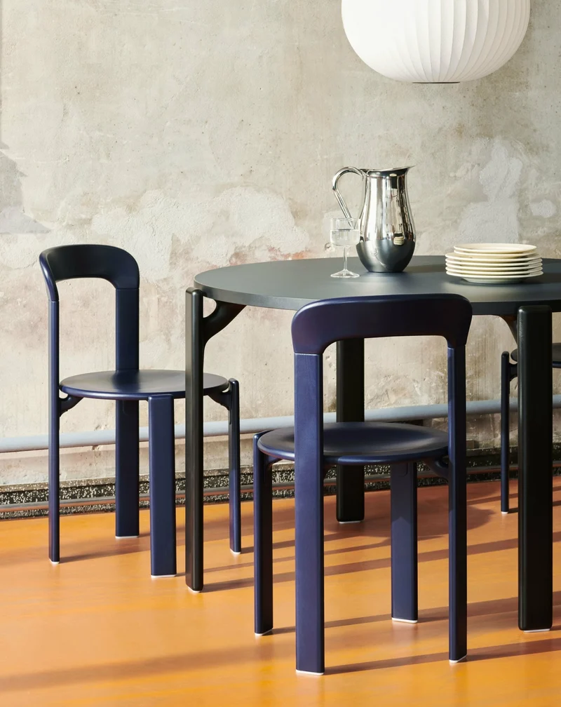 Chaise en bois de hêtre bleu foncé Rey - HAY