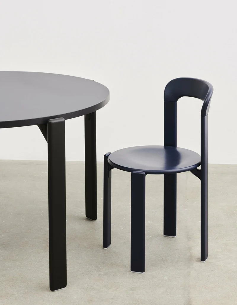 Chaise en bois de hêtre bleu foncé Rey - HAY