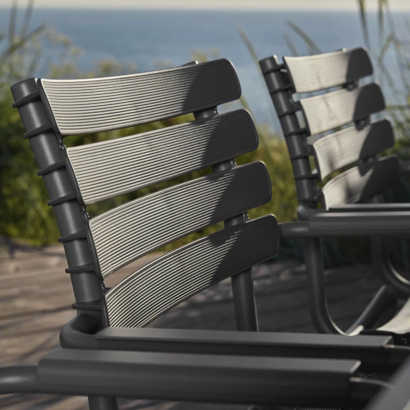 Chaise en plastique recyclé et aluminium noire Reclips - Houe