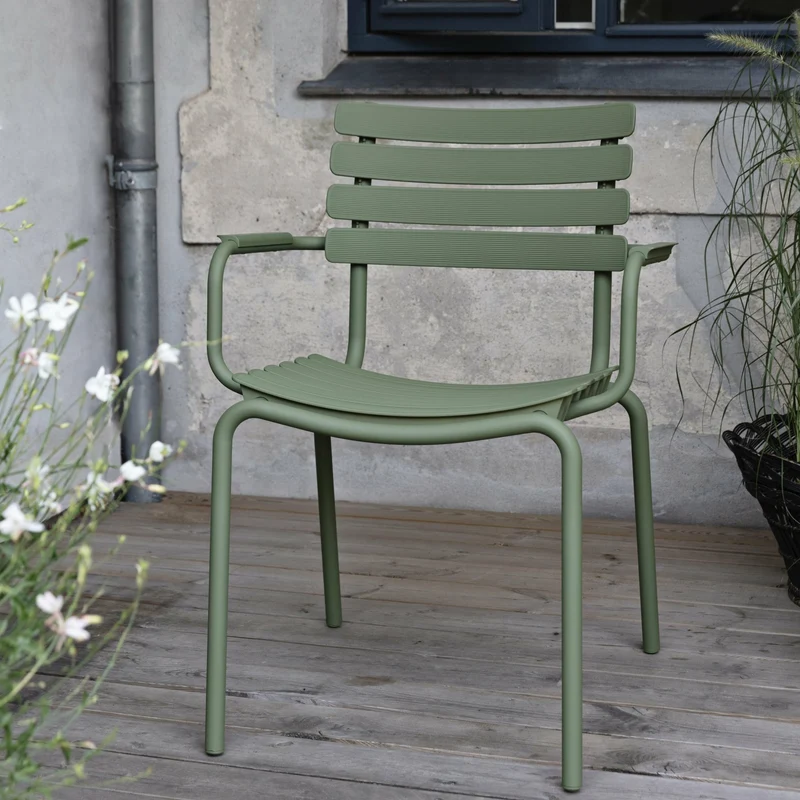 Chaise en plastique recyclé et aluminium vert olive Reclips - Houe