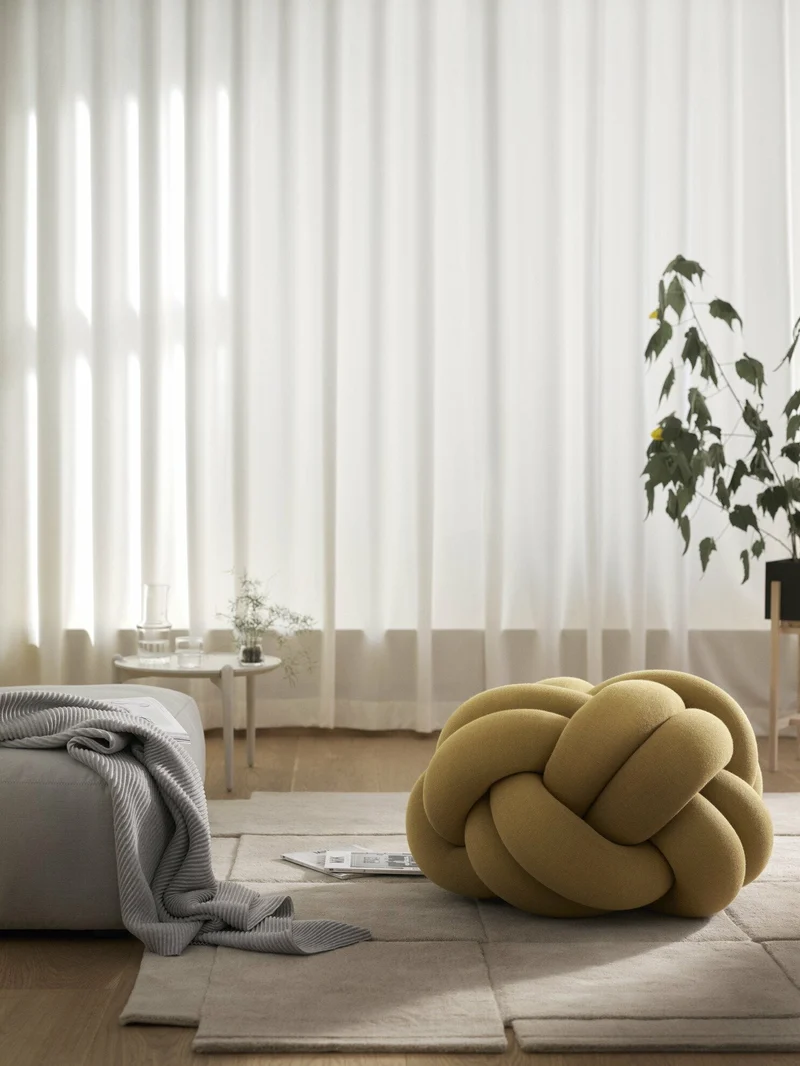 Pouf XL en acrylique et laine jaune Knot - Design House Stockholm